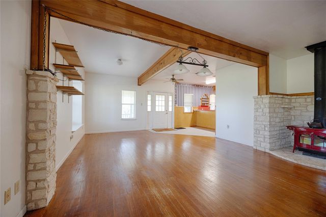 3814 Maeker RD, Flatonia, TX 78941