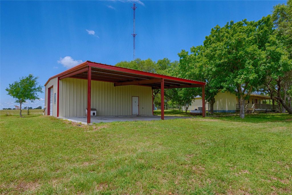 3814 Maeker RD, Flatonia, TX 78941