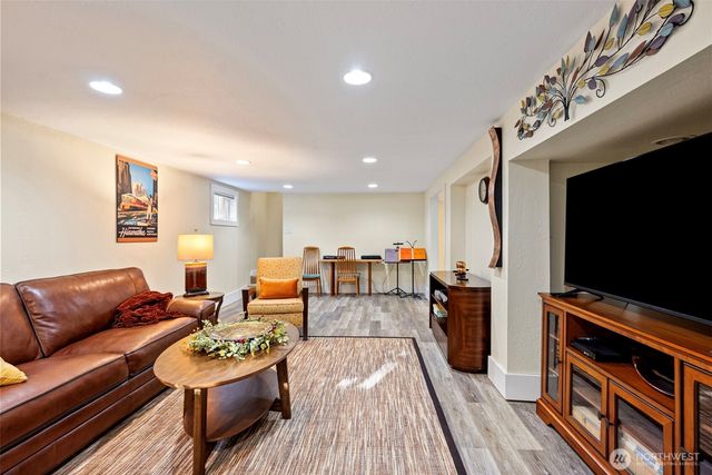 14825 NW Holly Road, Seabeck, WA 98380