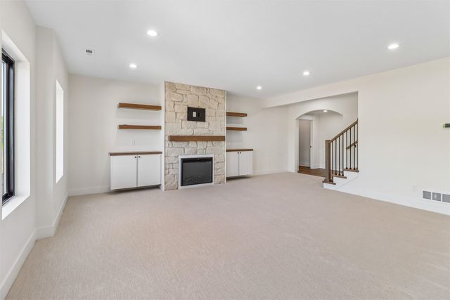 1608 N G Street, Indianola, IA 50125