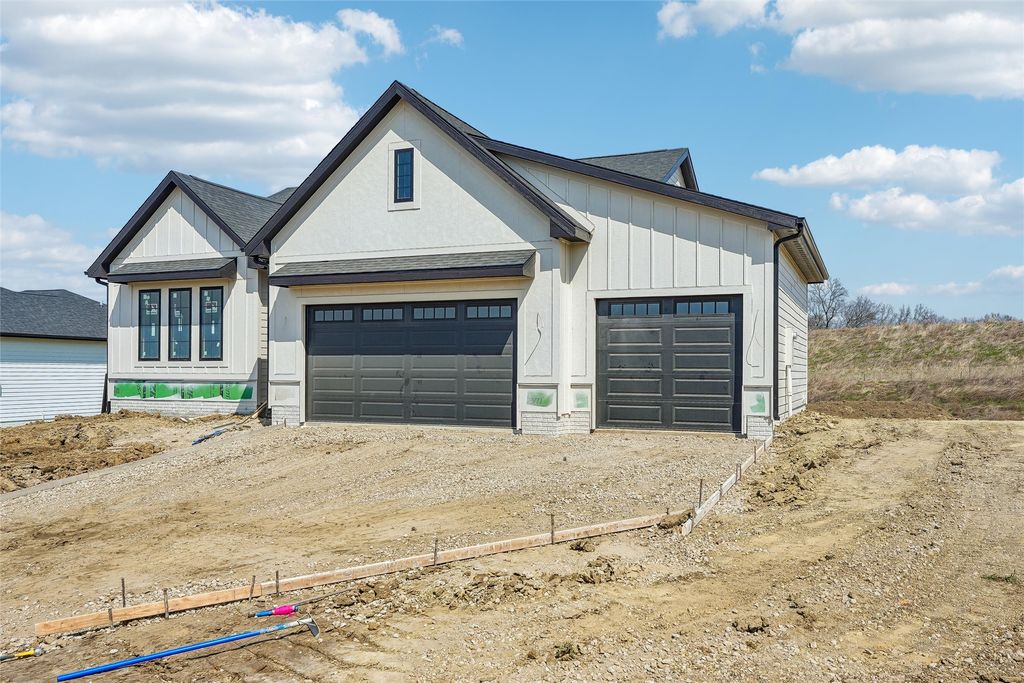 1608 N G Street, Indianola, IA 50125