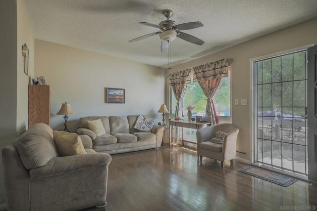 682 Valley Village Dr, El Cajon, CA 92021