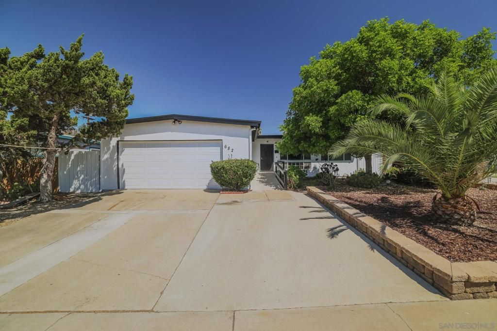 682 Valley Village Dr, El Cajon, CA 92021