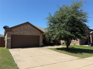 1312 Glenwood Drive, Azle, TX 76020