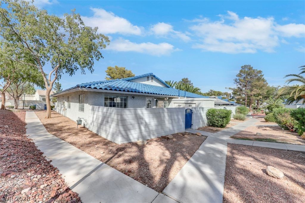 2137 Petersham Court C, Las Vegas, NV 89108 — photo 2