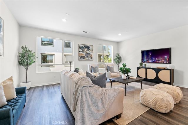 172 Bahia, Covina, CA 91722