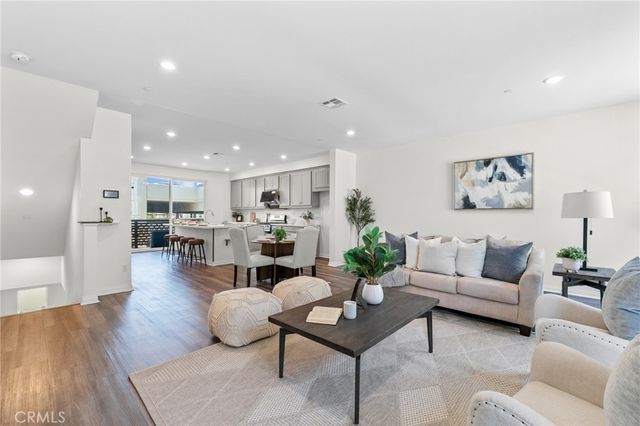 172 Bahia, Covina, CA 91722