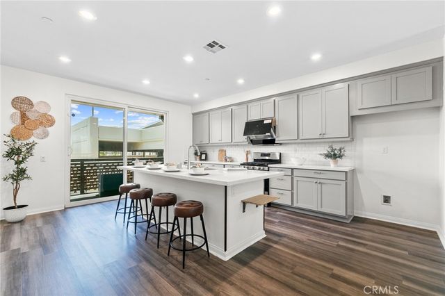 172 Bahia, Covina, CA 91722