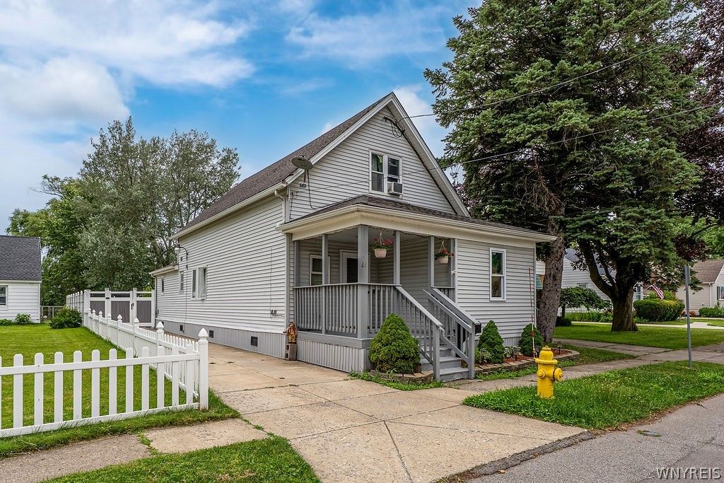 44 Frederick Street, Cheektowaga, NY 14227