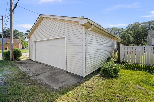 437 12th Street, Silvis, IL 61282