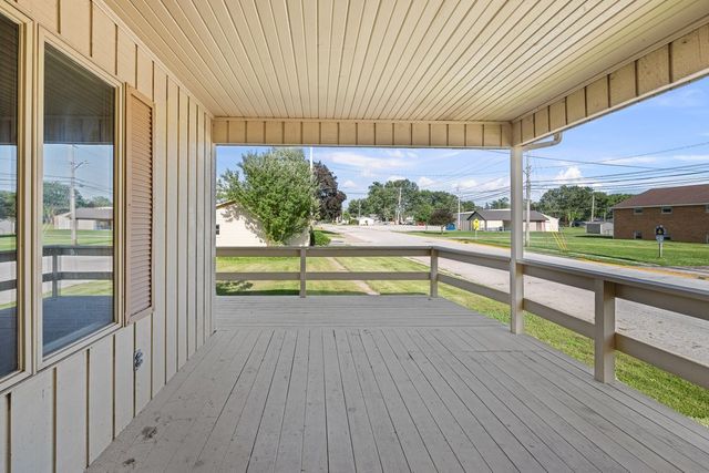 437 12th Street, Silvis, IL 61282