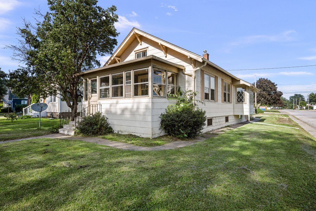 437 12th Street, Silvis, IL 61282