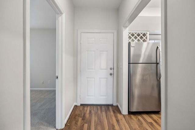 130 W End Pl, Nashville, TN 37205