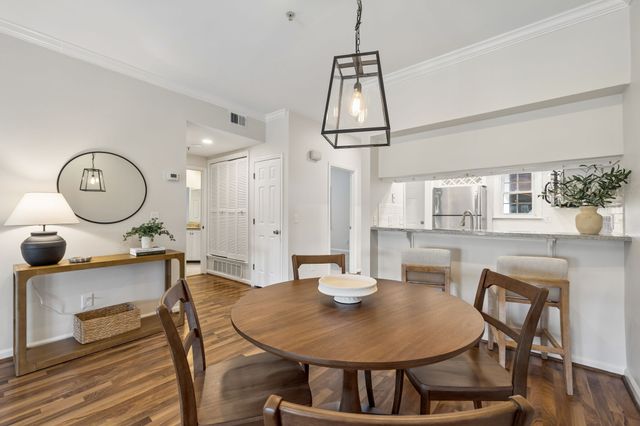 130 W End Pl, Nashville, TN 37205