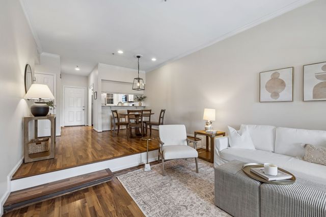 130 W End Pl, Nashville, TN 37205