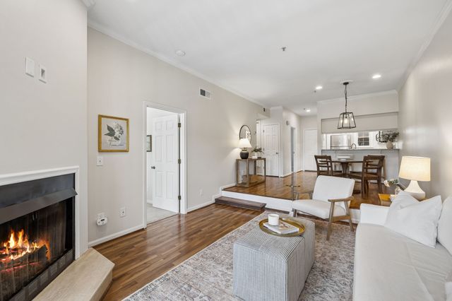 130 W End Pl, Nashville, TN 37205