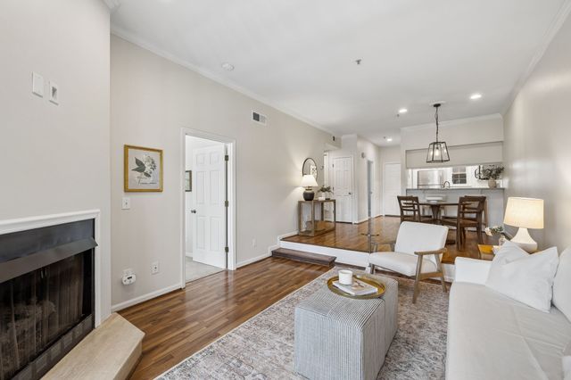 130 W End Pl, Nashville, TN 37205