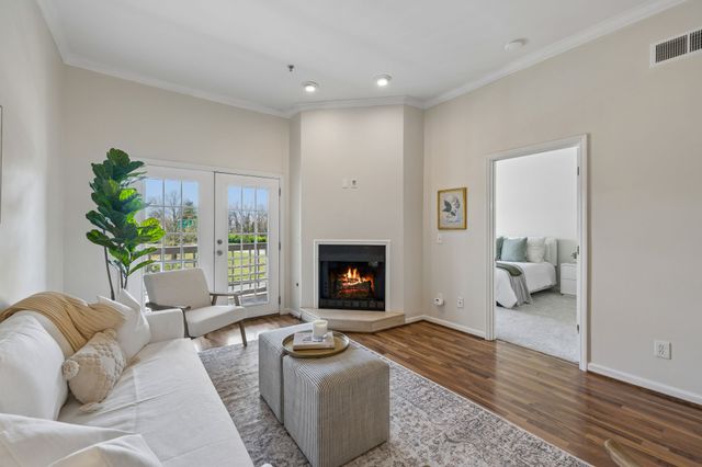 130 W End Pl, Nashville, TN 37205