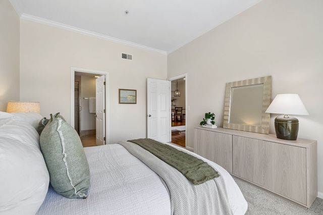 130 W End Pl, Nashville, TN 37205