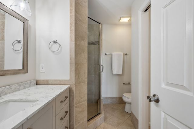 130 W End Pl, Nashville, TN 37205