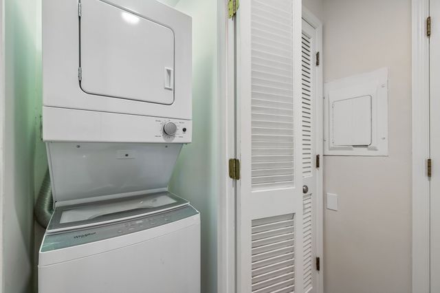 130 W End Pl, Nashville, TN 37205