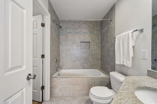 130 W End Pl, Nashville, TN 37205