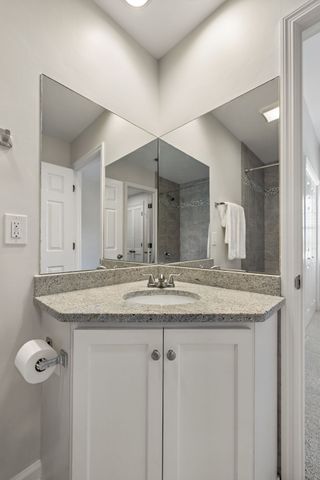 130 W End Pl, Nashville, TN 37205