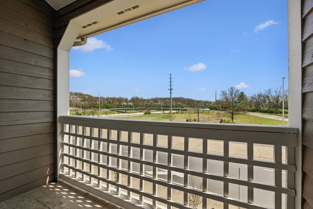 130 W End Pl, Nashville, TN 37205