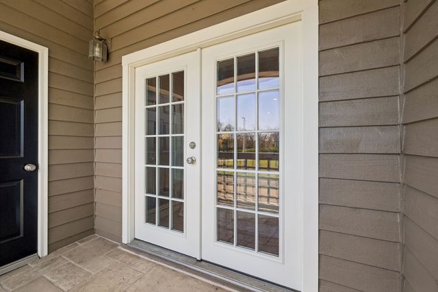 130 W End Pl, Nashville, TN 37205