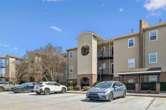 130 W End Pl, Nashville, TN 37205