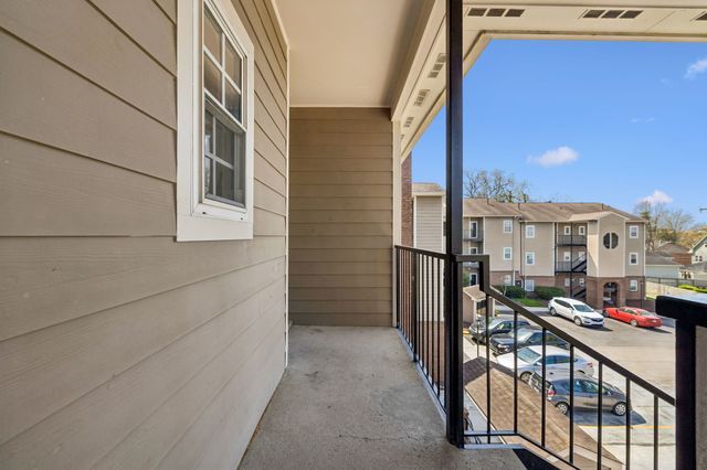 130 W End Pl, Nashville, TN 37205