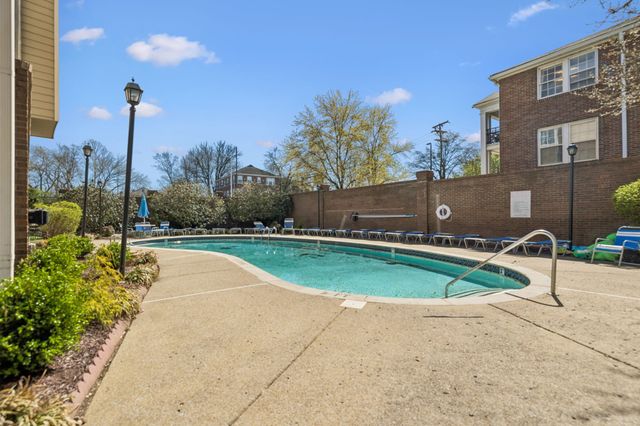 130 W End Pl, Nashville, TN 37205