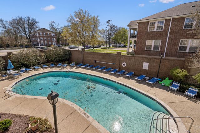 130 W End Pl, Nashville, TN 37205