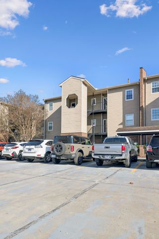 130 W End Pl, Nashville, TN 37205