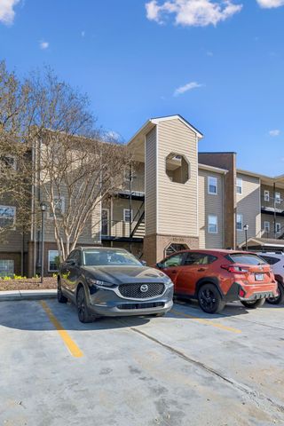 130 W End Pl, Nashville, TN 37205