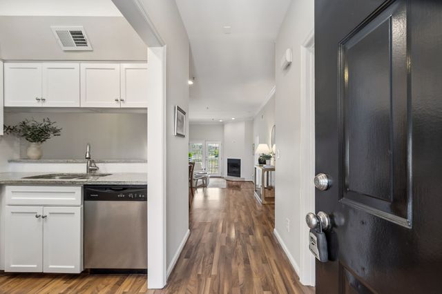 130 W End Pl, Nashville, TN 37205