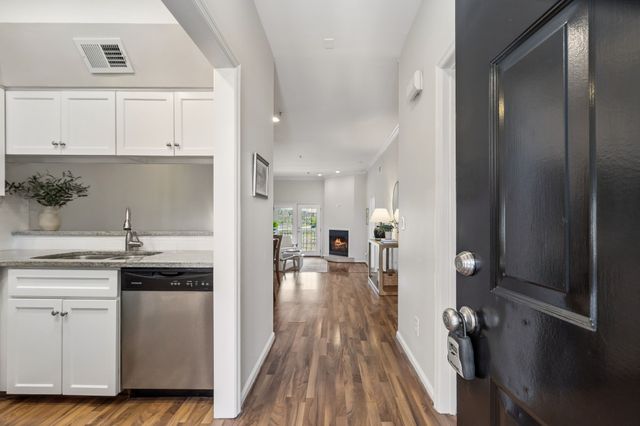 130 W End Pl, Nashville, TN 37205