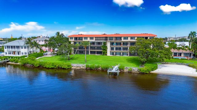 624 SW St Lucie Crescent 302, Stuart, FL 34994