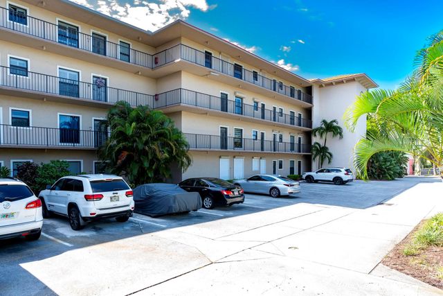 624 SW St Lucie Crescent 302, Stuart, FL 34994