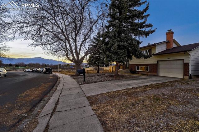 4572 N Crimson Circle, Colorado Springs, CO 80917