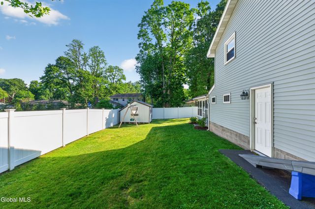 14 Ponderosa Drive, Voorheesville, NY 12186