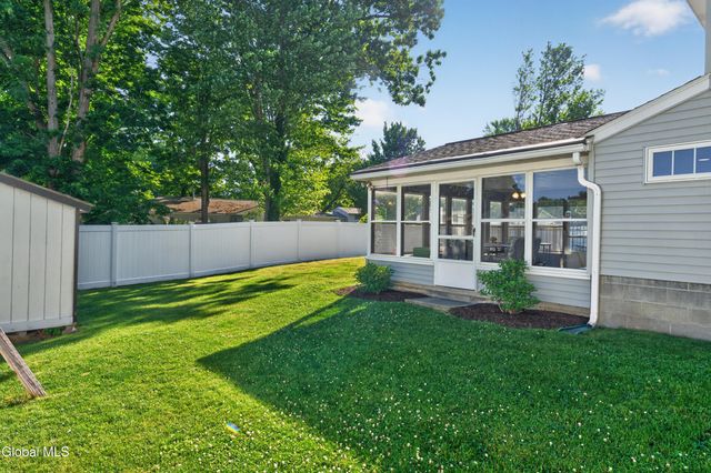 14 Ponderosa Drive, Voorheesville, NY 12186