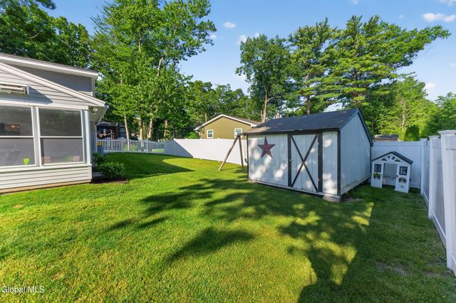14 Ponderosa Drive, Voorheesville, NY 12186