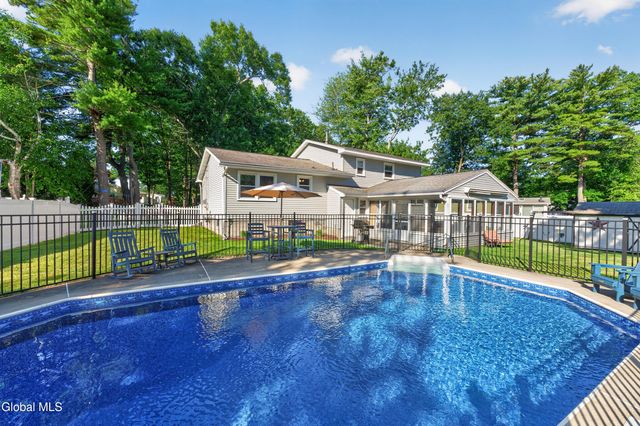 14 Ponderosa Drive, Voorheesville, NY 12186