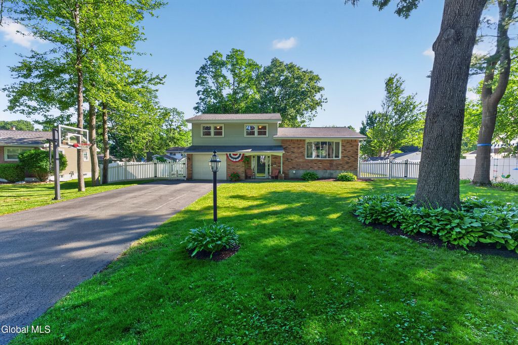 14 Ponderosa Drive, Voorheesville, NY 12186