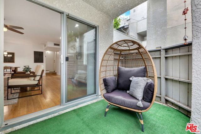 20155 Keswick Street 107, Winnetka, CA 91306