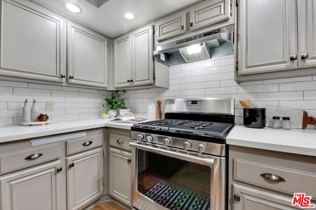 20155 Keswick Street 107, Winnetka, CA 91306