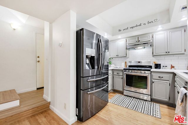 20155 Keswick Street 107, Winnetka, CA 91306