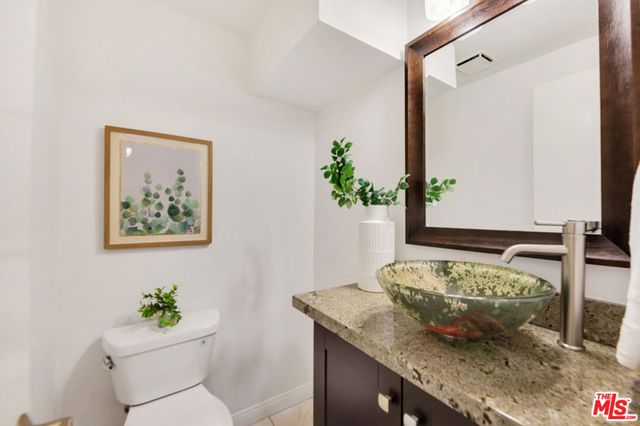 20155 Keswick Street 107, Winnetka, CA 91306