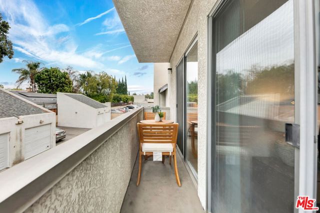 20155 Keswick Street 107, Winnetka, CA 91306